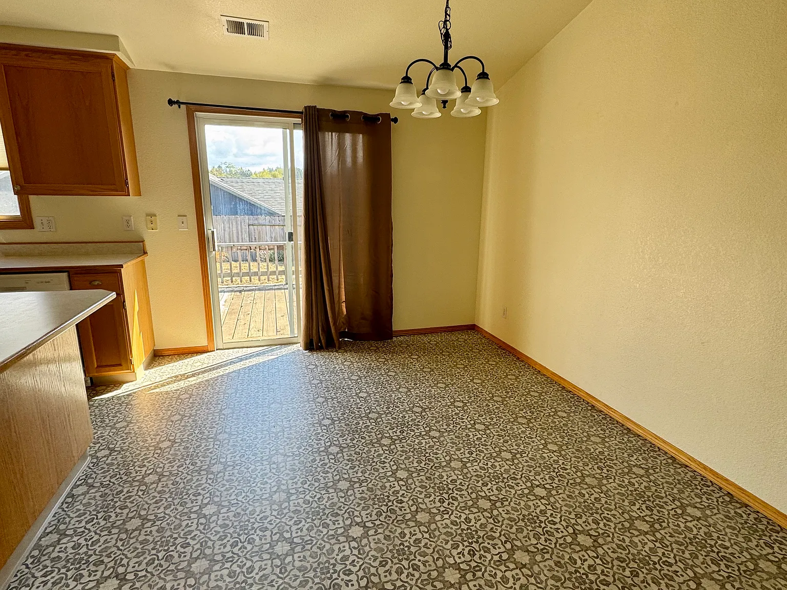 3 bed, $2,650 — Photo 2
