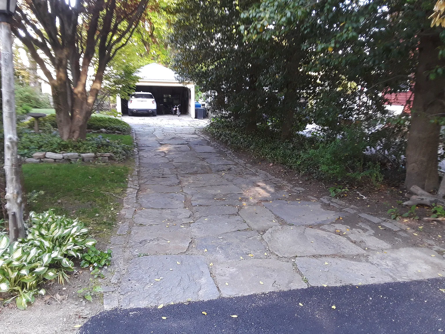 3 bed, 1400 sqft, $2,400 — Photo 2