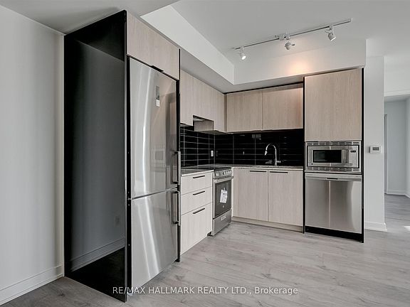 5th image of 501 Yonge St #5212