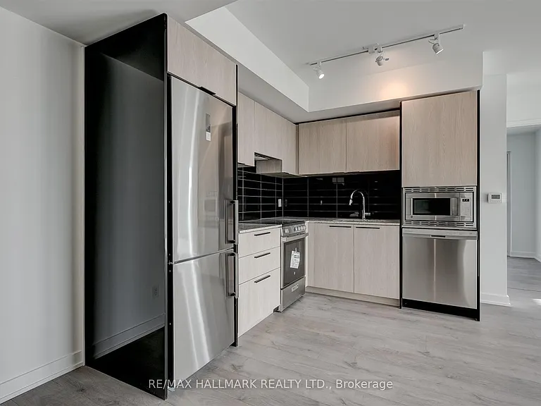 501 Yonge St #5212 — Photo 5