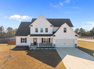 704 Peytons Lake Ln, Hubert, NC 28539