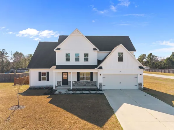 704 Peytons Lake Ln, Hubert, NC 28539