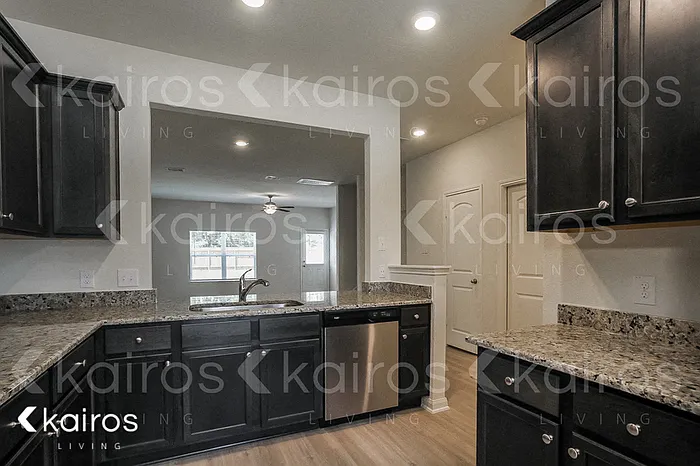 10631 Hillside Creek Dr — Photo 5