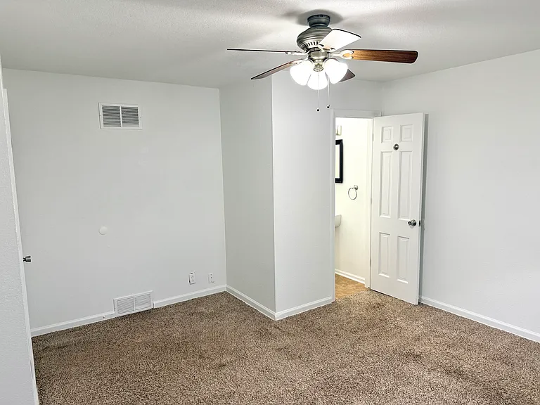 903 SW Lea Dr — Photo 15