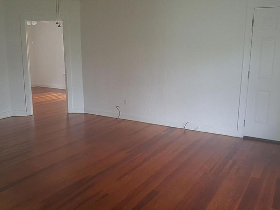 4th image of 165 Flomich St