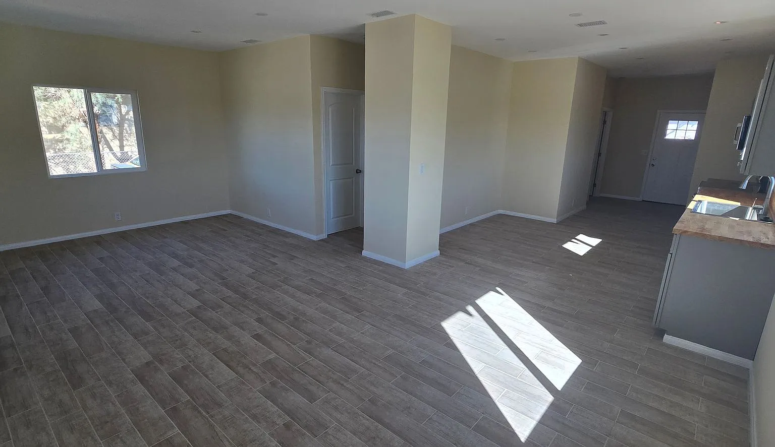 Cozy 2 bed 1 bath in Trona - Housing Choice Voucher Welcome — Photo 3
