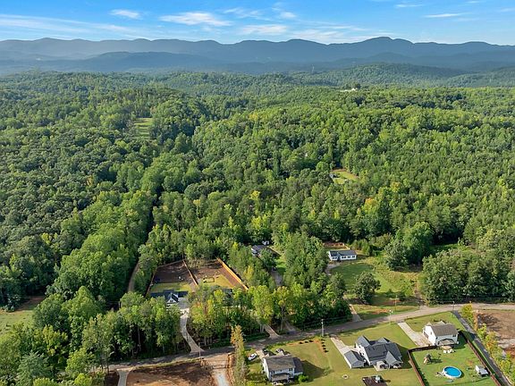 5th image of 300 Goodwin Rd