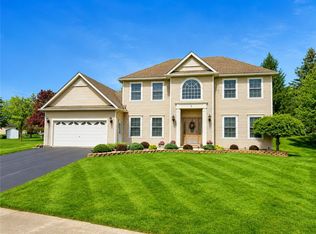 5 Royce Dr, Churchville, NY 14428
