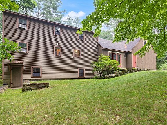 3rd image of 653 Townsend Rd