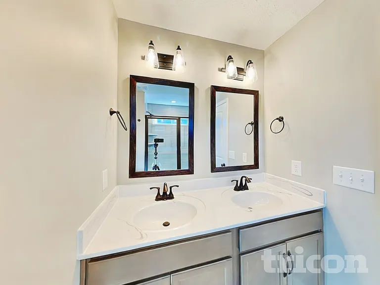 1059 Spicer Dr — Photo 8