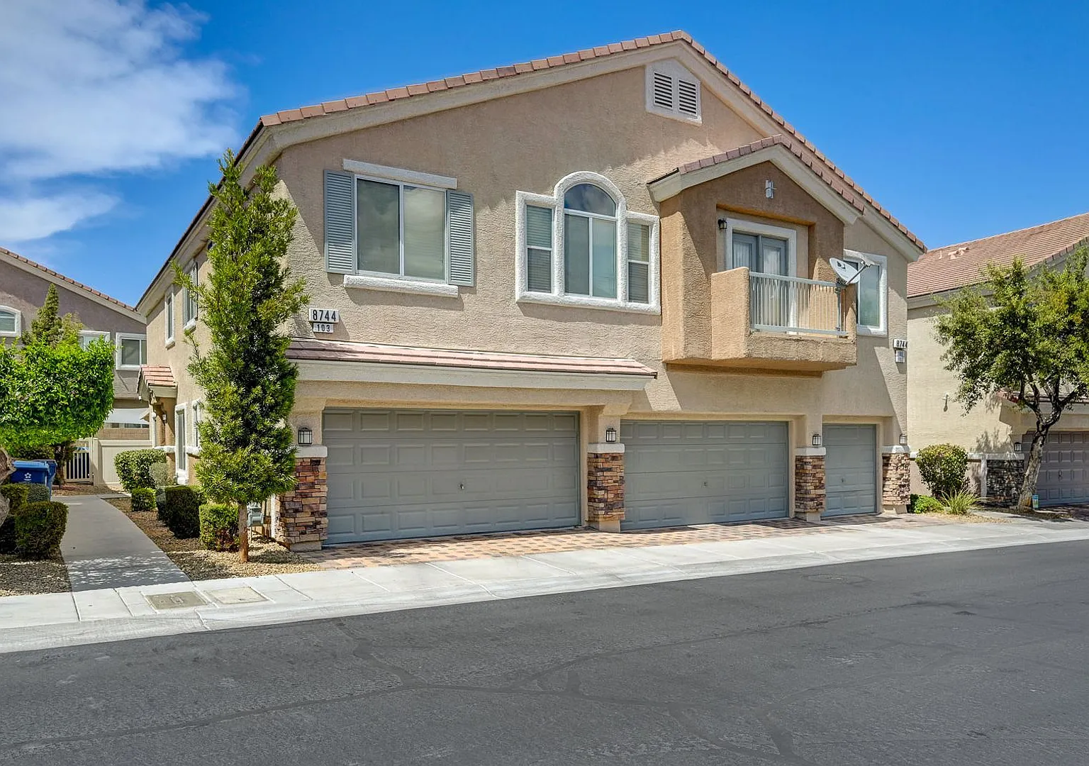 Great floorplan in a desirable location. — Photo 3