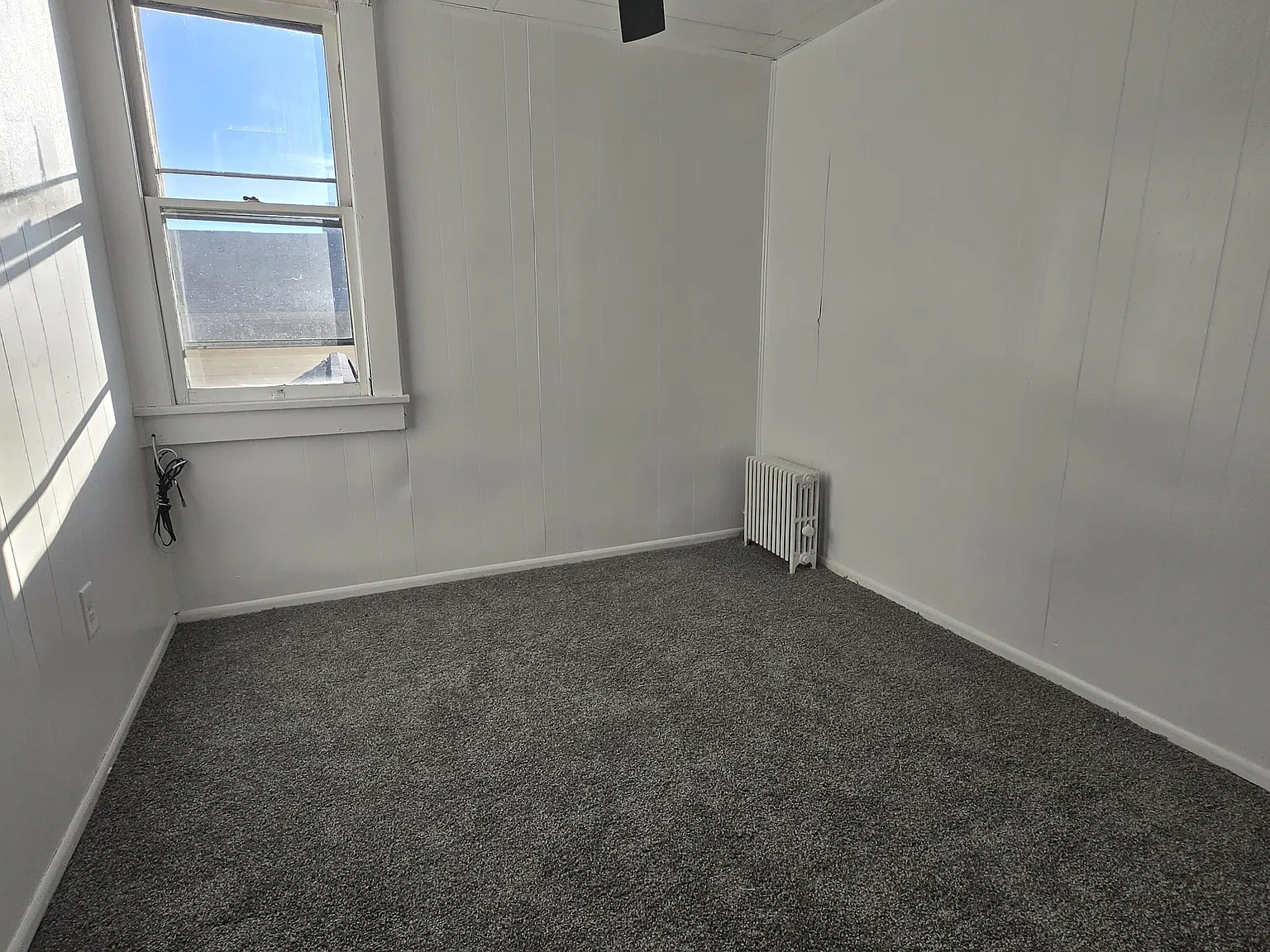 3 bed, 1.0 bath, 1282 sqft, $1,400 — Photo 3