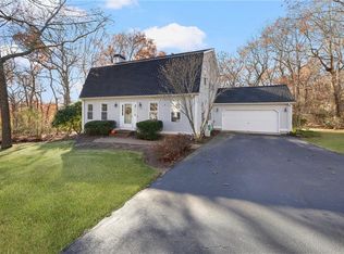 19 Ridge Crest Ln, South Kingstown, RI 02879
