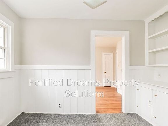 3rd image of 1252 Brookwood Dr