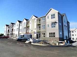 300 Creek Corner Dr APT 38, Ephrata, PA 17522