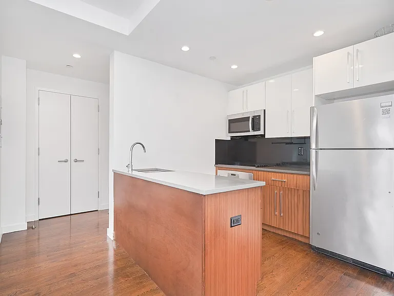 1209 Dekalb Ave #202 — Photo 4