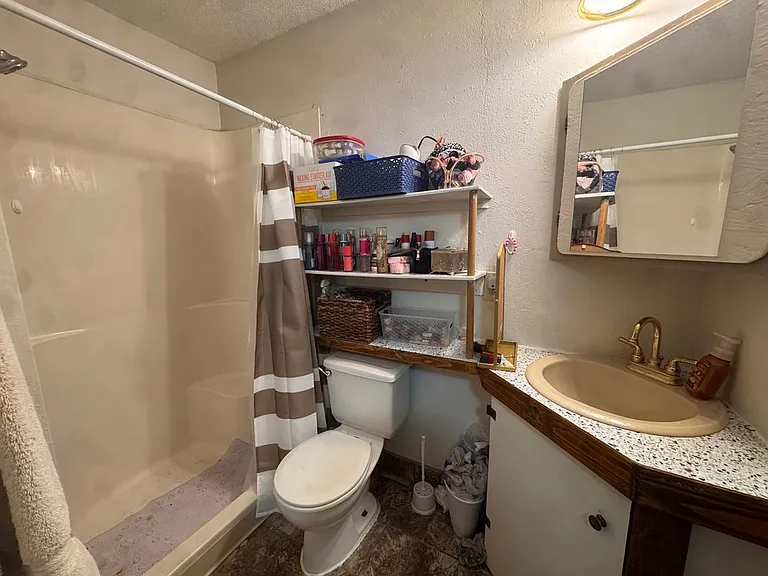 1097 Regency Dr — Photo 16