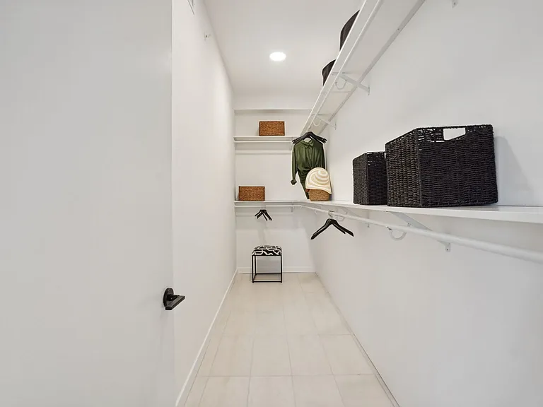 Mira Delray — Photo 15