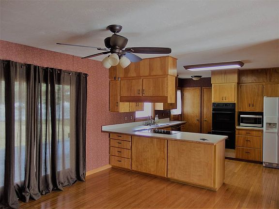 3rd image of 7 Hillcrest Dr