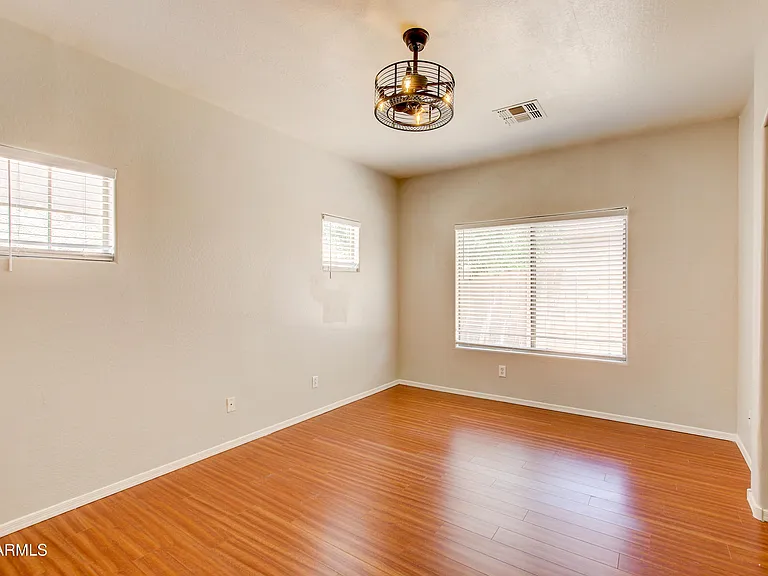2043 N Holguin Way — Photo 17