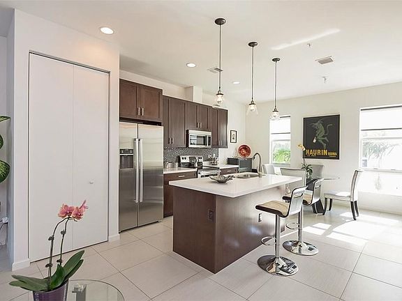 3rd image of 4339 NE 1st Terrace #8
