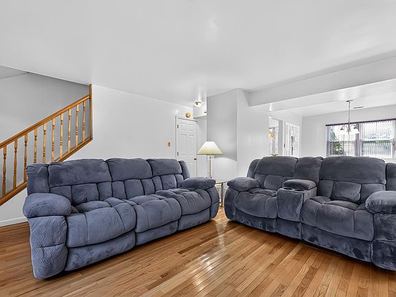 2nd image of 325 Carleton Ln