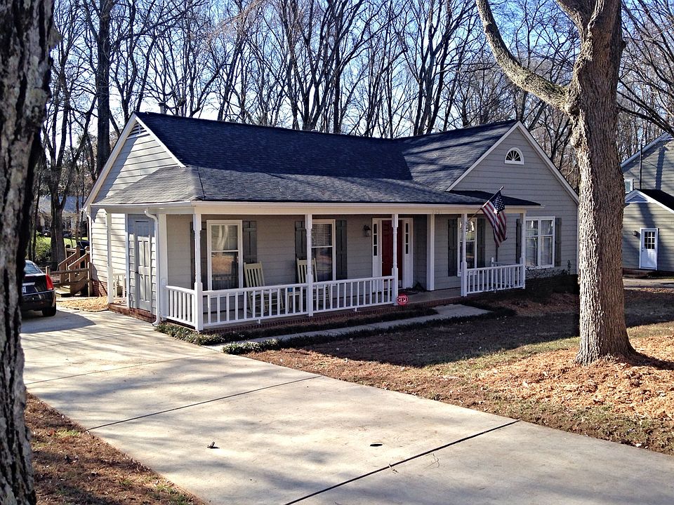 Wide Driveway to home