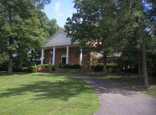 210 Country Club Ln, Benton, KY 42025