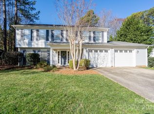 1301 Old Pond Ln, Matthews, NC 28105