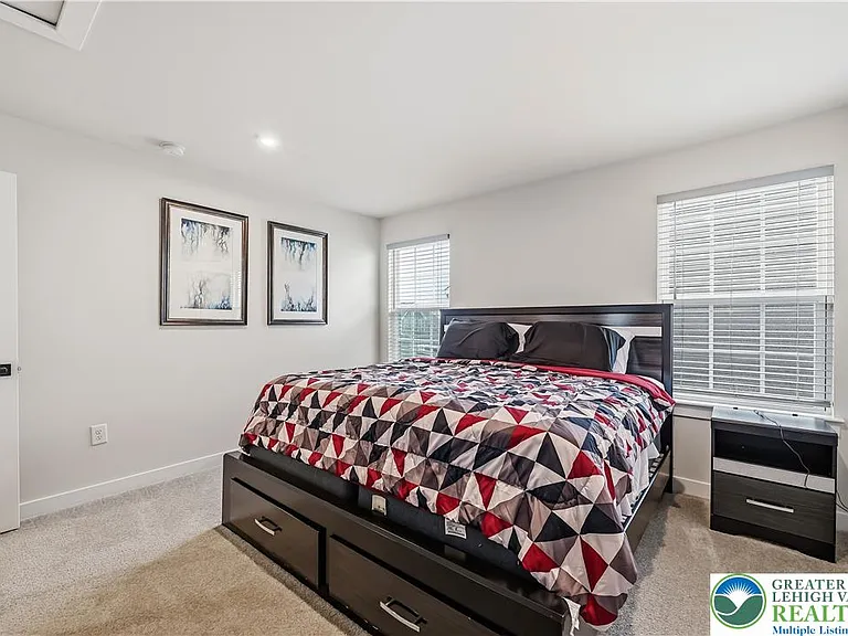 817 Hendon Ln N — Photo 16