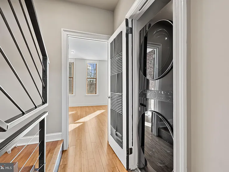 412 E Lanvale St — Photo 26