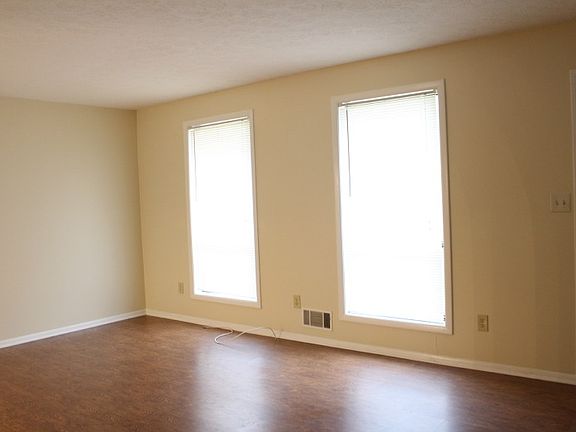 3rd image of 2591 Linnwood Dr SE