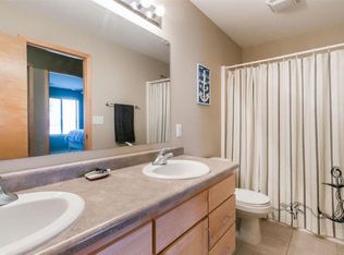 915 Fox Valley Dr, North Liberty, IA 52317