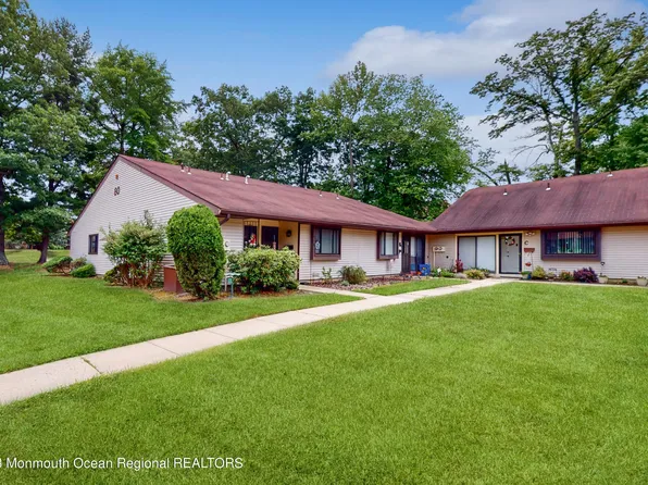 80 Overlook Way #A, Manalapan, NJ 07726