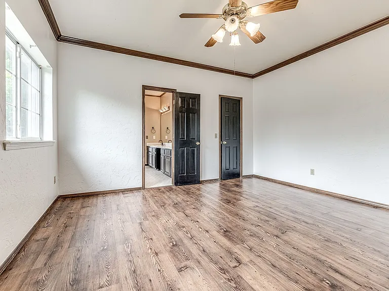 1104 Fox Lake Ln — Photo 33