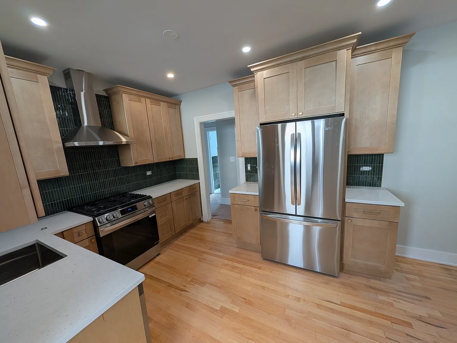 2 bed, 1.5 bath, 2000 sqft, $2,400 — Photo 4