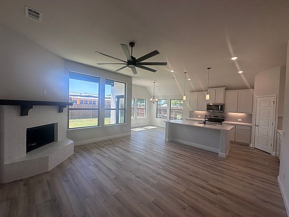 5th image of 604 Austen Ave