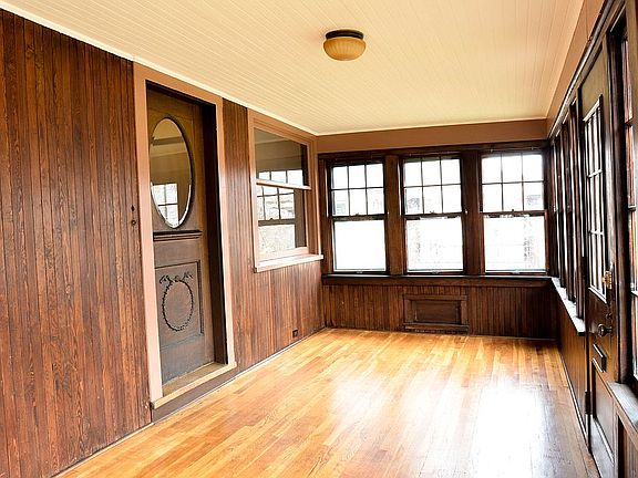 3rd image of 1486 Clarence Ave