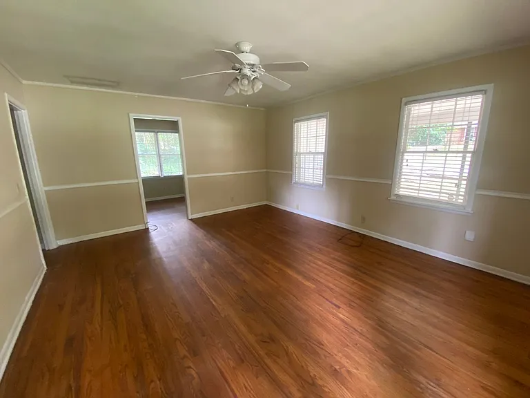 1004 E Magnolia Ave — Photo 8