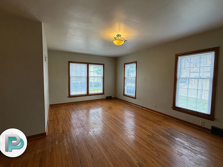 221 2nd St NE #2 — Photo 7