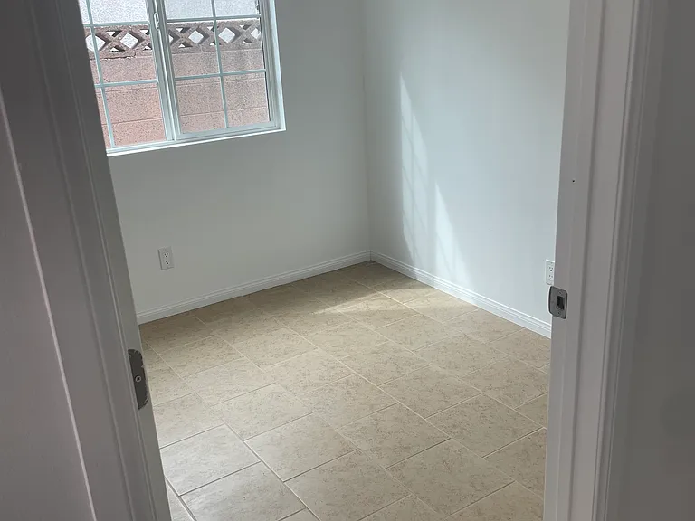 2815 S Baltic Ave — Photo 14