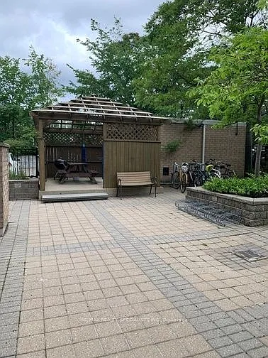 140 Bathurst St #208 — Photo 29