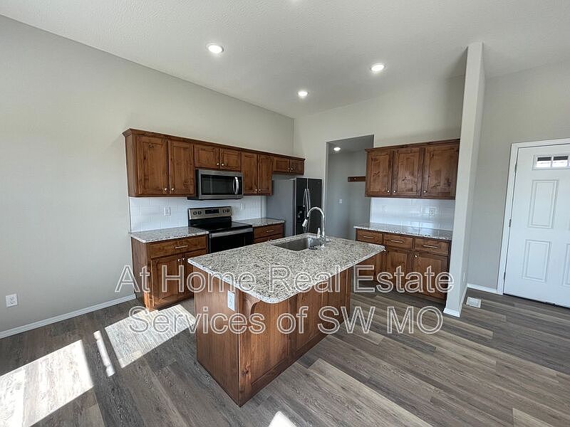 1st image of 216 Hickory Hills St