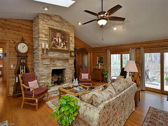 3rd image of 283 Meadow Woods Dr