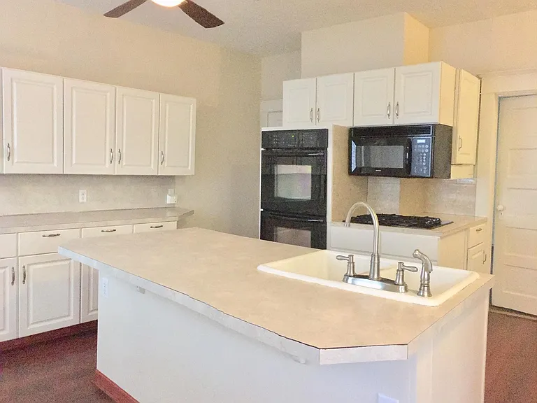 4318 N Vancouver Ave — Photo 3