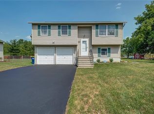 106 Heathwood Rd, Camillus, NY 13031