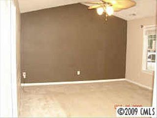 3rd image of 800 White Oak Ln
