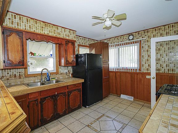 4th image of 1200 Brookside Ave