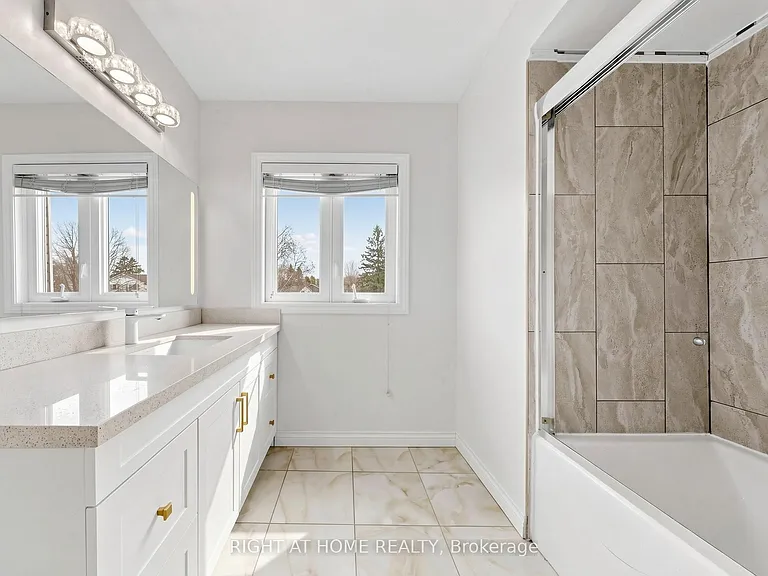 86 Howlett Ave — Photo 38