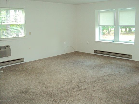4th image of 79C Milford Ave #54B